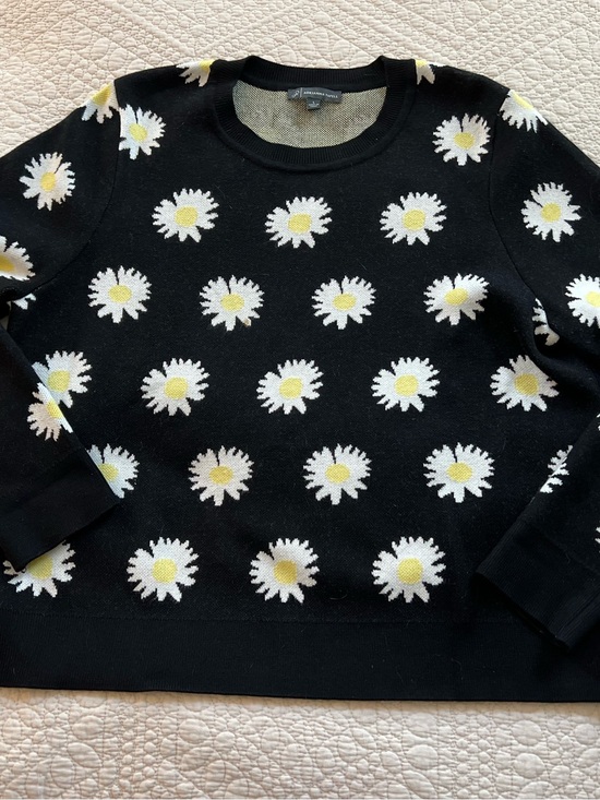 Adrianna Papell Sweaters - Adrianna Papell Black Crewneck Sweater with White & Yellow Daisy Pattern
